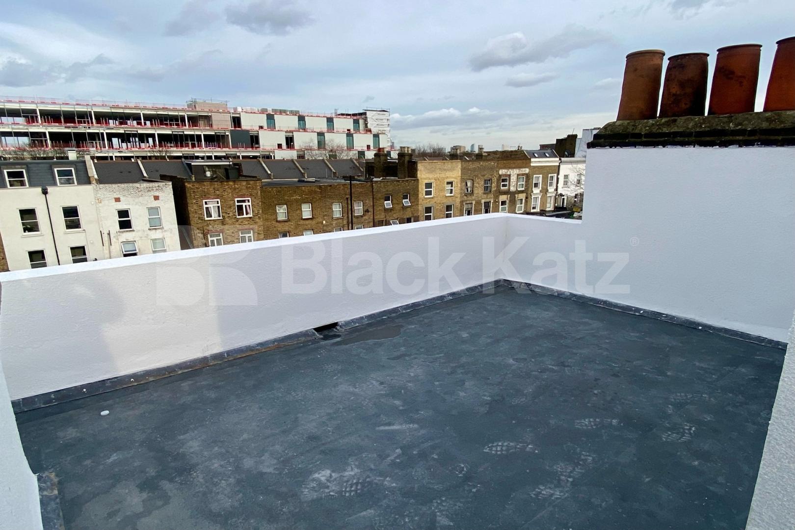 Bright studio, newly refurbished studio apartment with roof terrace. Old Kent Road, Bermondsey / Elephant and Castle
